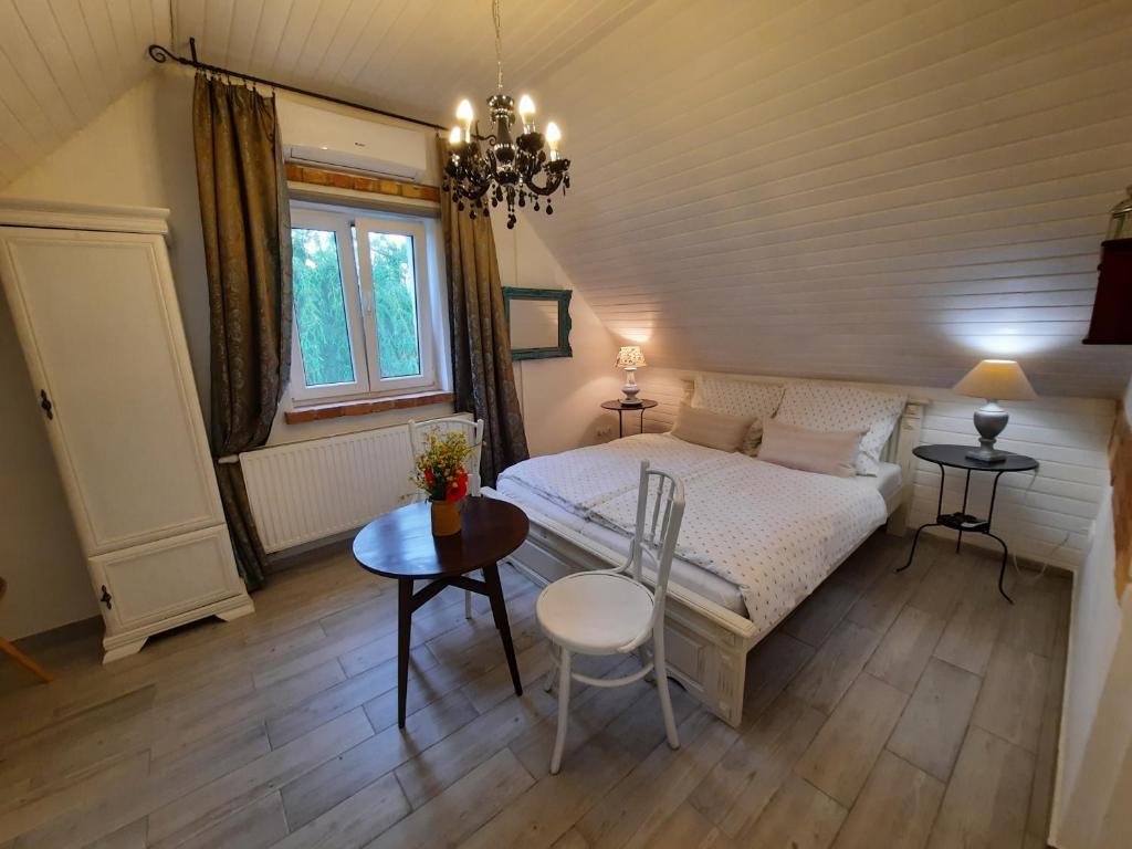 Postel nebo postele na pokoji v ubytování Piac Vendégház