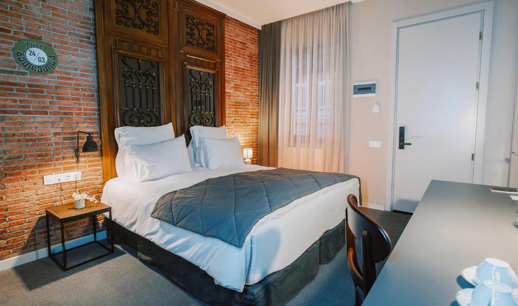 TbiliSee Hotel - Two-Bedroom Apartment