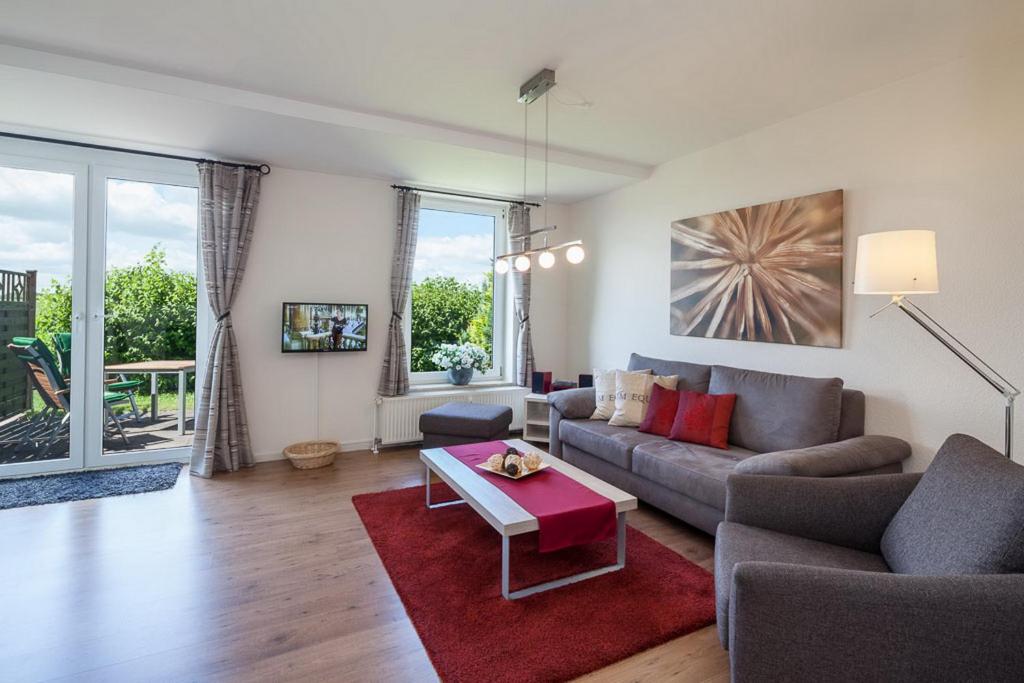 a living room with a couch and a table at Sünnslag Wohnung 039 in Boltenhagen