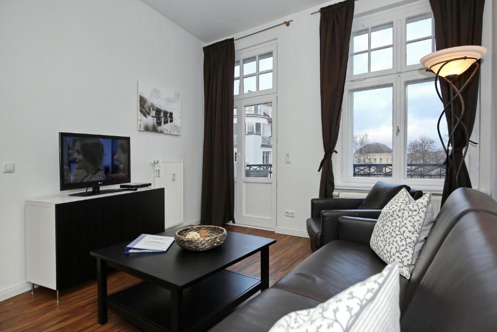 TV a/nebo společenská místnost v ubytování Haus am Park Wohnung 32