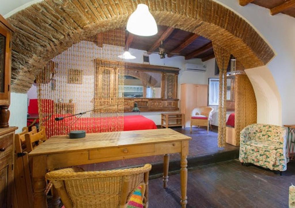 Independent with garden heart of trastevere John Cabot