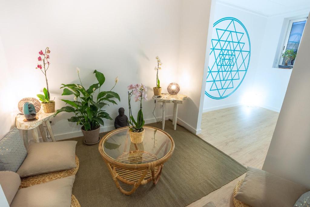 A seating area at The Light appartment Tarragona
