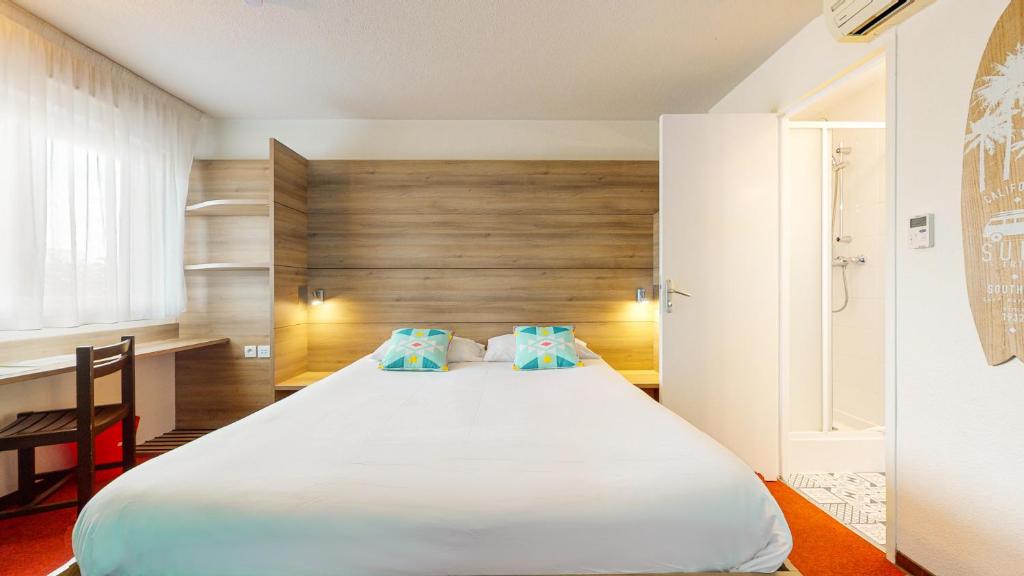 Ever Route 64 Brit Hotel Tarbes Ibos - Family Room