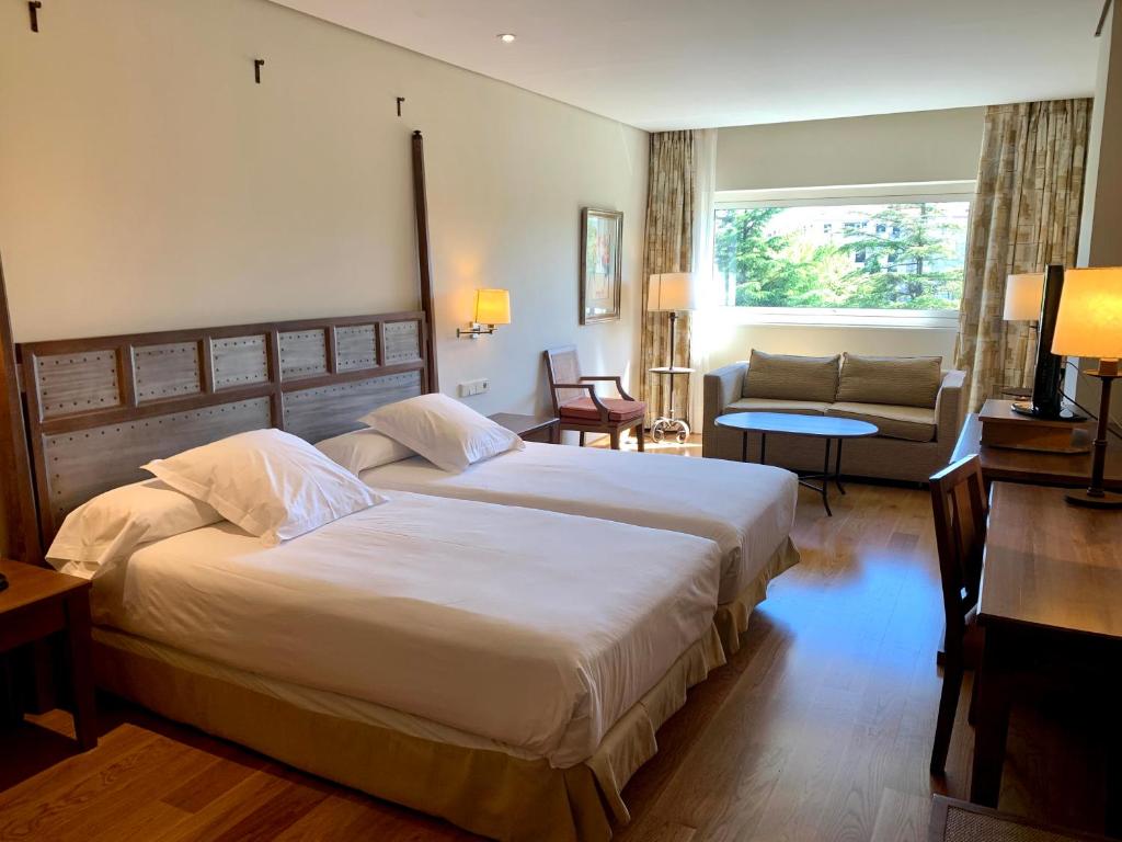 Кровать или кровати в номере Parador de Salamanca