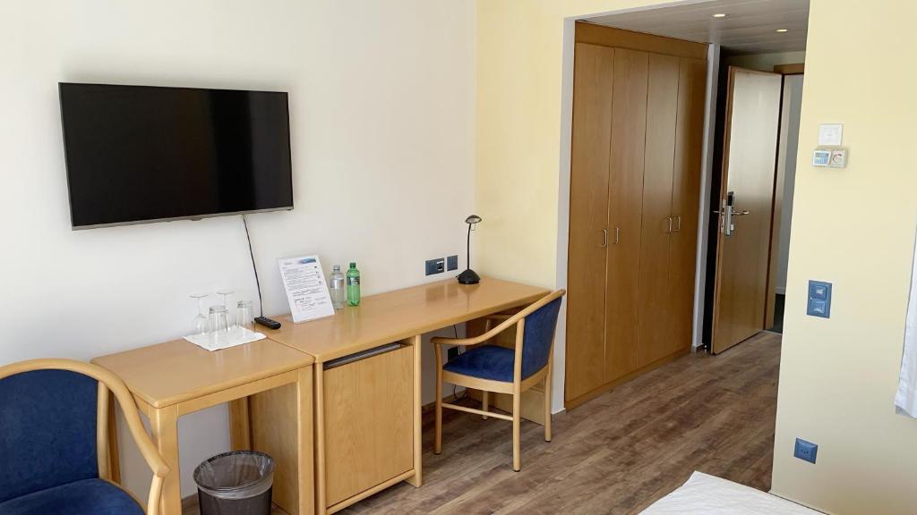 TV a/nebo společenská místnost v ubytování Tresa Bay Hotel