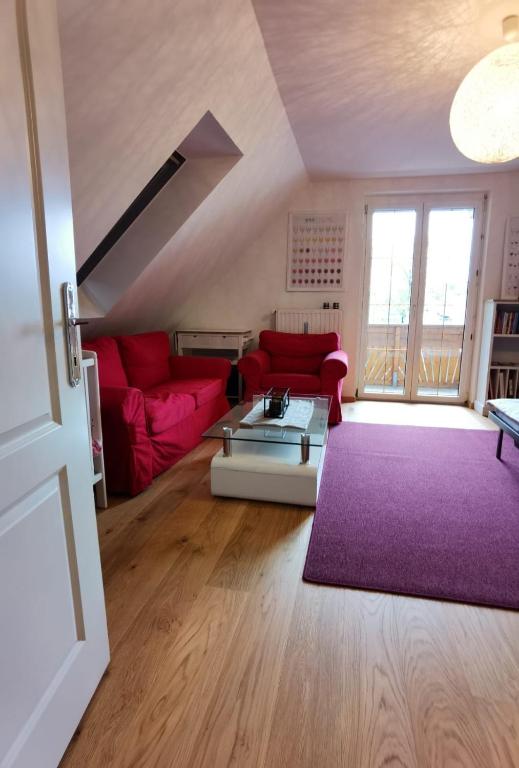 Posezení v ubytování Ferienwohnung Eckberger Weinstrasse 139