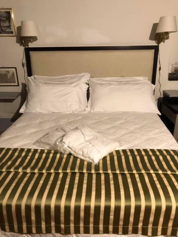 Postel nebo postele na pokoji v ubytování Albergo Le Casaline