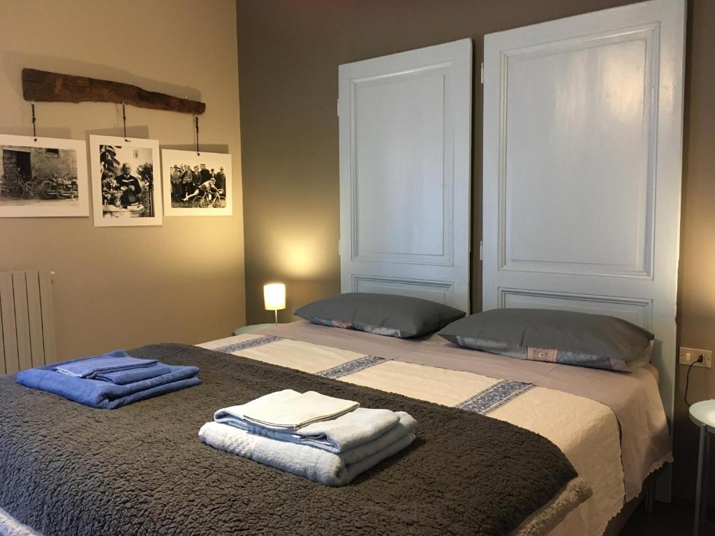 A bed or beds in a room at Le Camere di Garibaldi