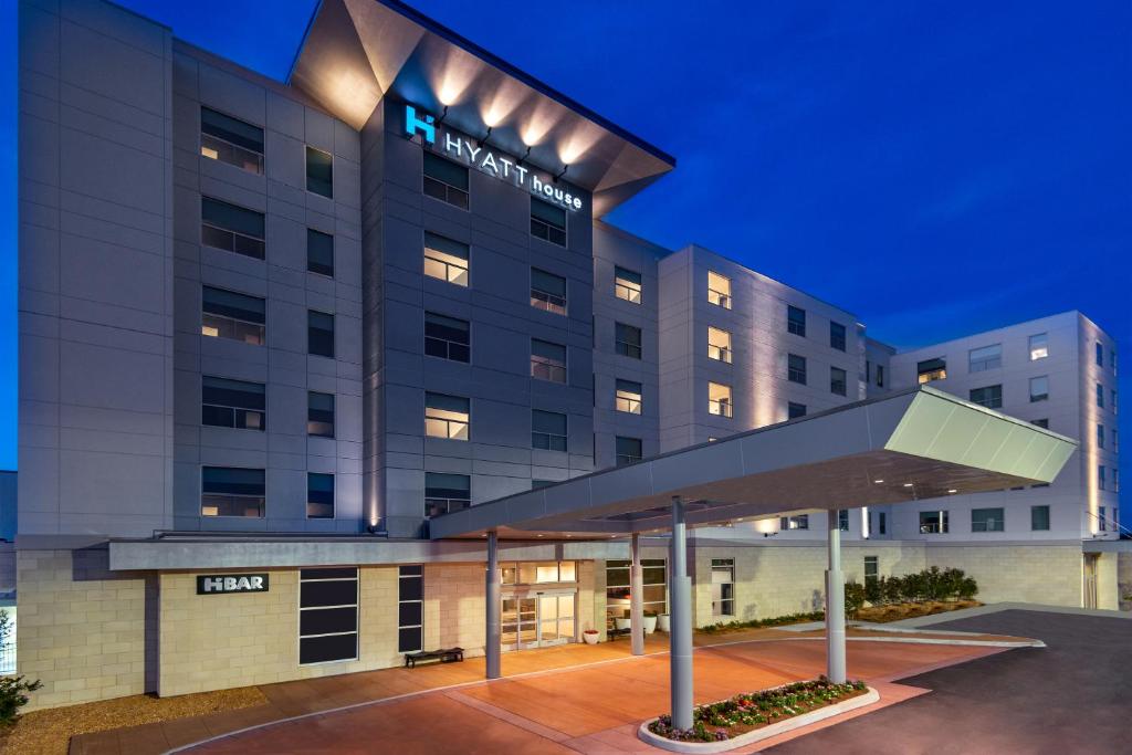 Hyatt House Tampa Airport/Westshore photo
