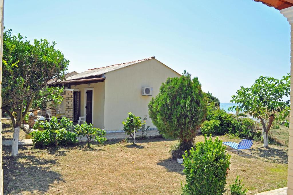 A garden outside Beach house Yannis in Agios Gordios beach on Corfu