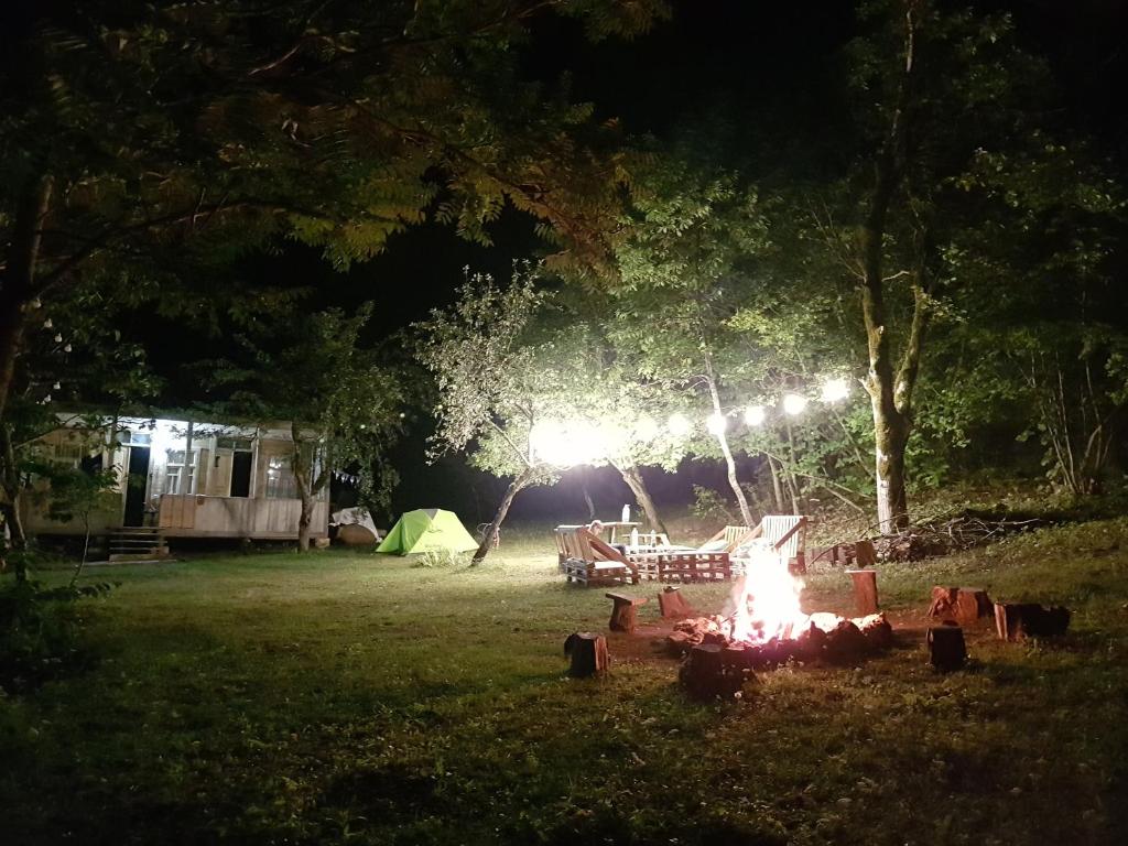 a fire pit in a yard at night at Sveri Adventure Camp in Chiatʼura
