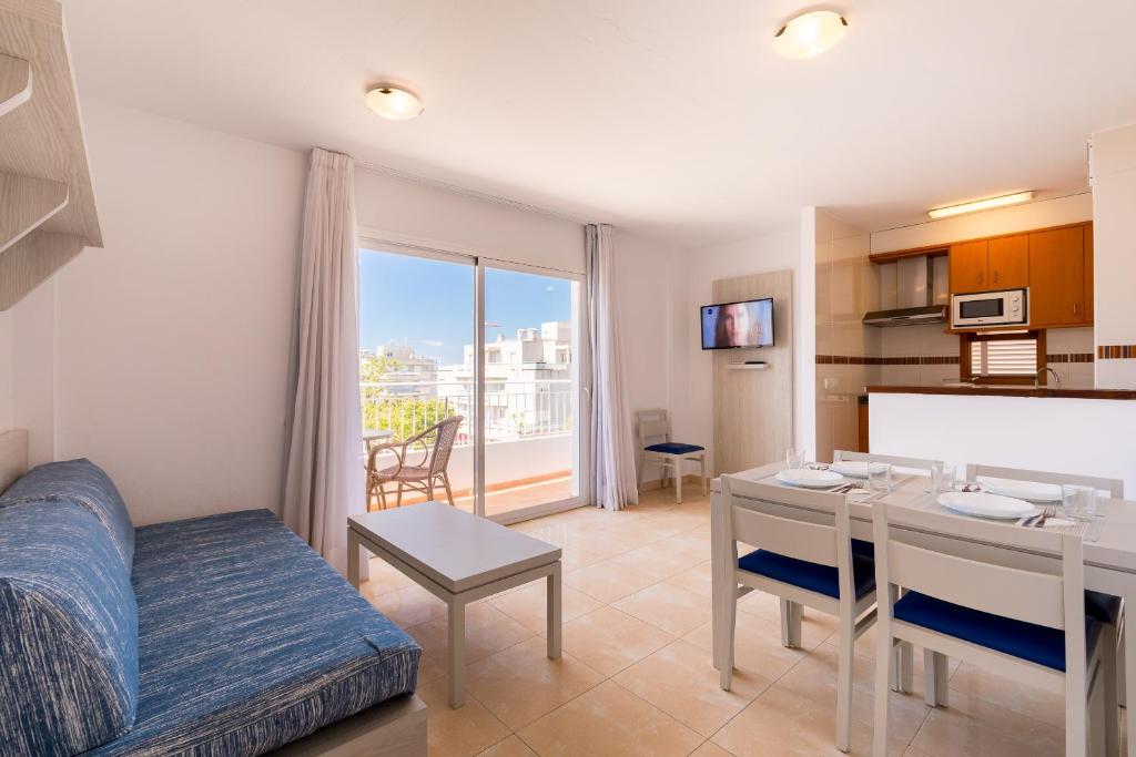 Kjøkken eller kjøkkenkrok på Apartamentos Avenida - MC Apartamentos Ibiza