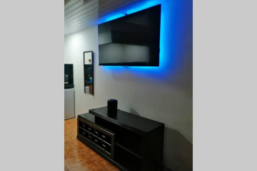 Comodo Departamento full equipado con cocina, TV 80p, wifi 150mbs, etc - Appartement D'une Chambre