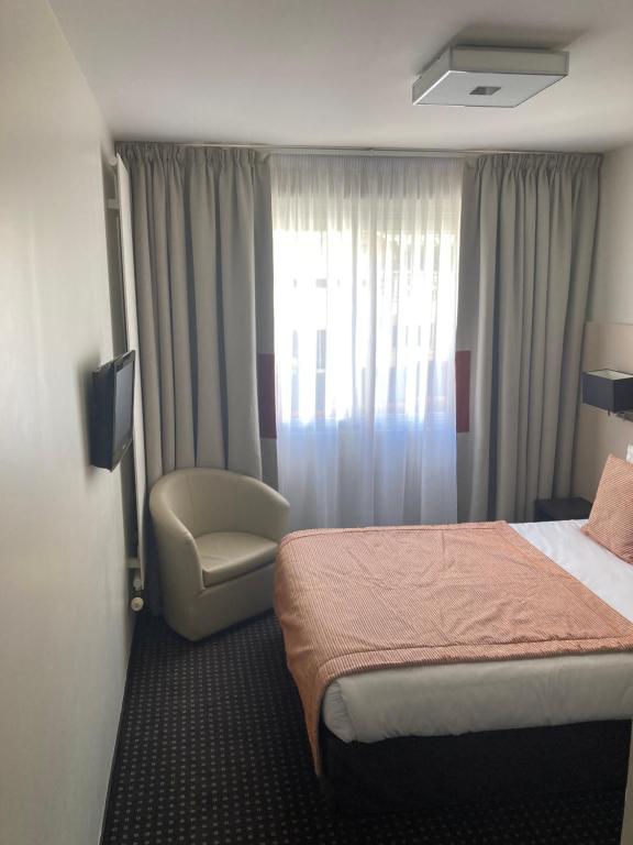 Postel nebo postele na pokoji v ubytování Hotel Georges