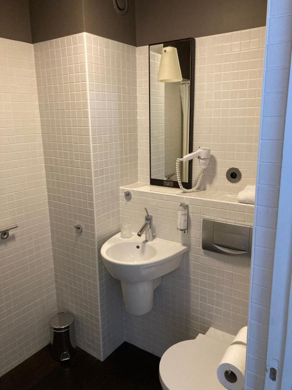 Koupelna v ubytování Hotel Georges