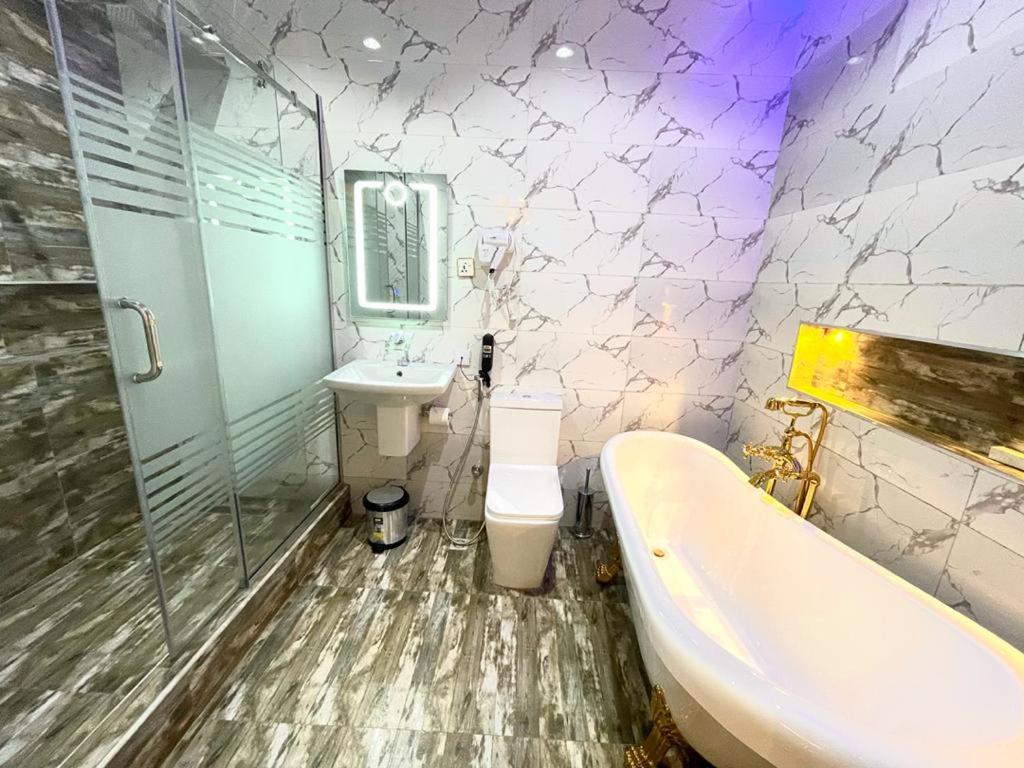 Vannituba majutusasutuses God's Touch Apartments Signature