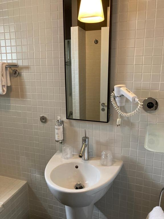 Koupelna v ubytování Hotel Georges