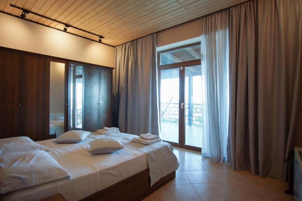 Seaside Duplex Stone Villa - Image 7