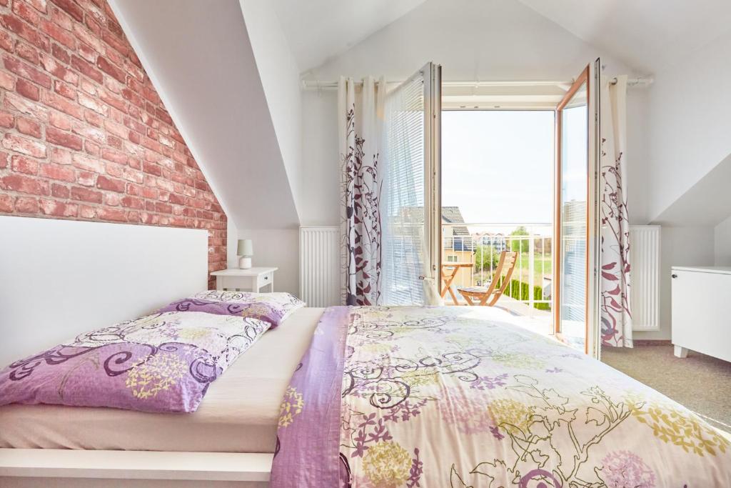 En eller flere senge i et værelse på Villa Marzenie