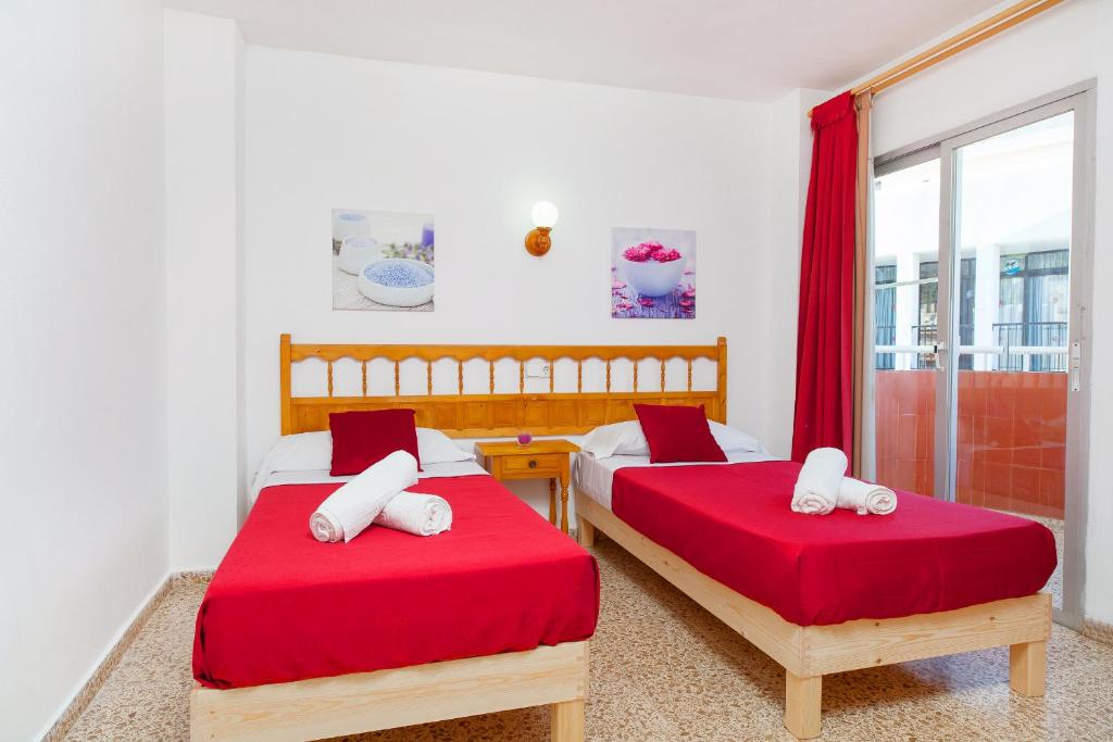 A bed or beds in a room at Apartamentos Puet