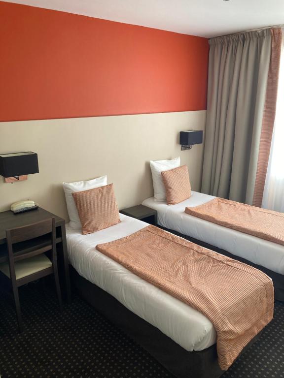 Postel nebo postele na pokoji v ubytování Hotel Georges