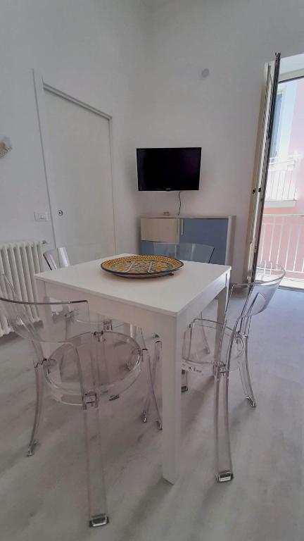 A television and/or entertainment centre at La casetta di Gaeta