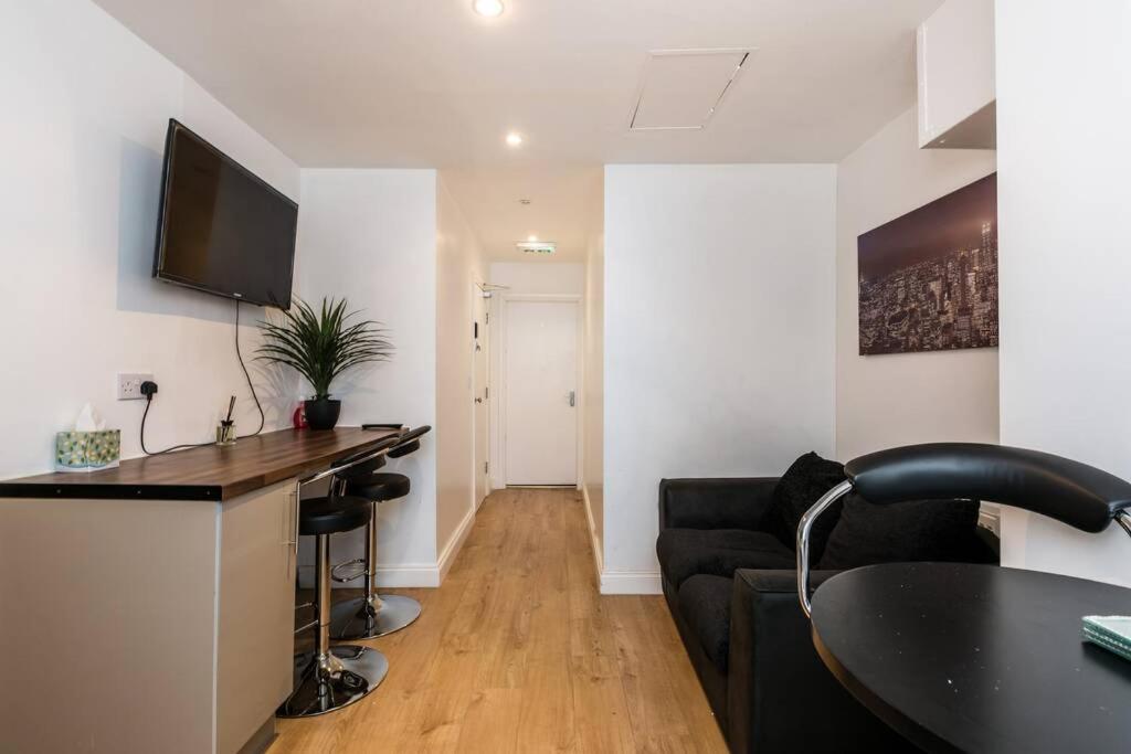 A seating area at Liverpool City Centre - Fabulous 3 En-suite Bedrooms - Sleeps 10 People