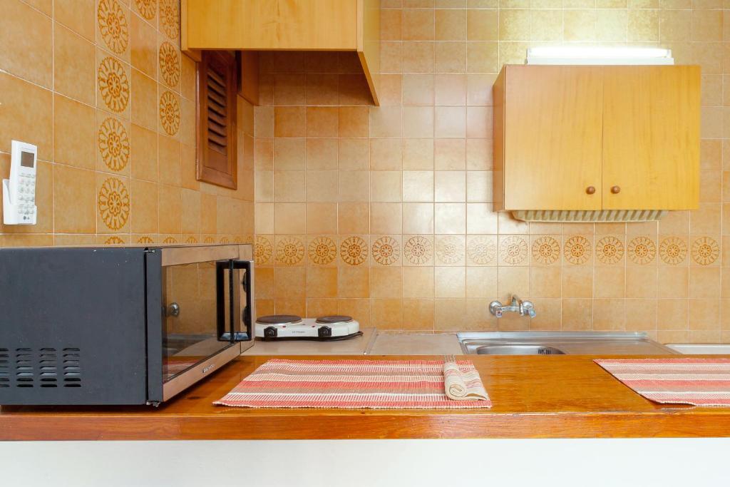 A kitchen or kitchenette at Apartamentos Puet