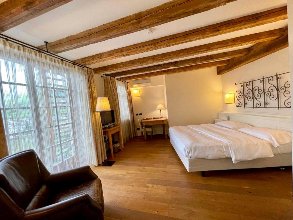 Łóżko lub łóżka w pokoju w obiekcie Hotel Relais Vecchio Maso