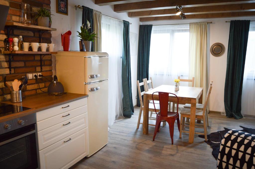 Kuchnia lub aneks kuchenny w obiekcie Apartmány Okrouhlá
