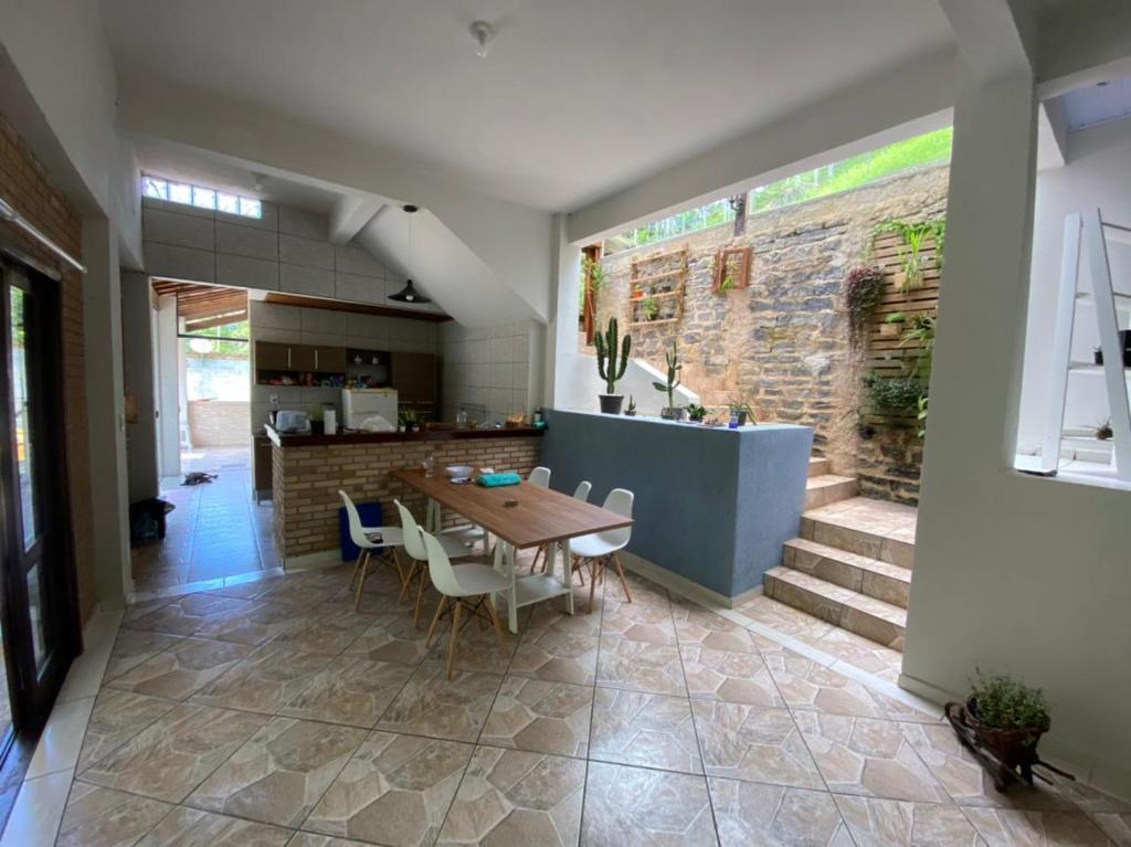  Casa Ampla com Piscina e Piscina Natural.