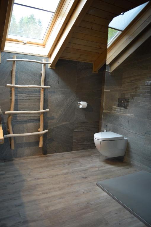 Łazienka w obiekcie Apartmány Okrouhlá