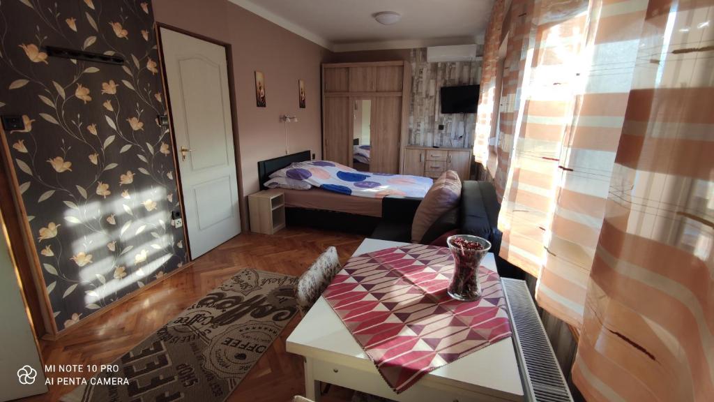 Postel nebo postele na pokoji v ubytování Apartman Edit