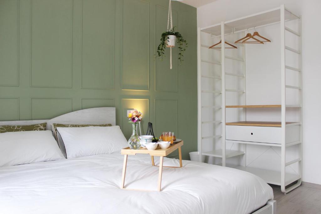 A bed or beds in a room at ReGenzio