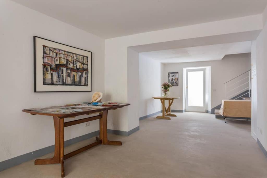 Zdjęcie z galerii obiektu Stylish one bedroom flat w mieście Bosa
