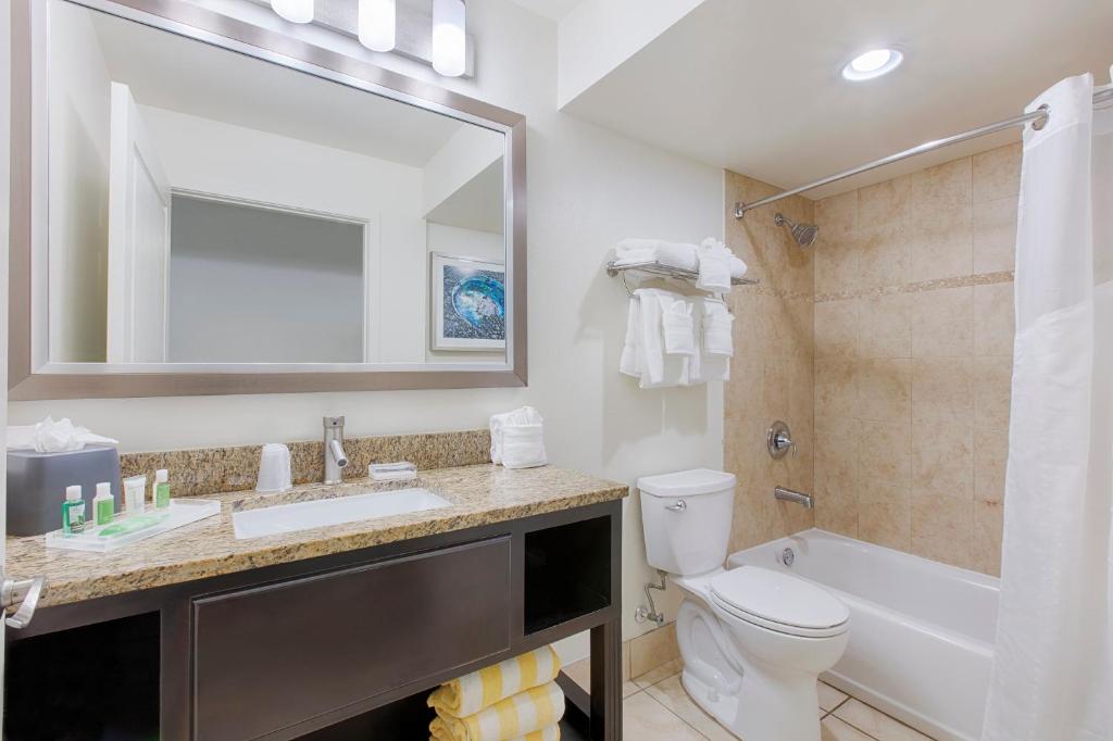 Holiday Inn Resort Daytona Beach Oceanfront by IHG - Queen Room Met Twee Queensize Bedden - Niet -roken