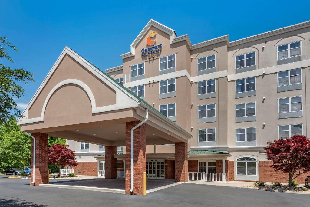 a rendering of the front of a hotel at Comfort Inn & Suites Virginia Beach-Norfolk Airport in Virginia Beach