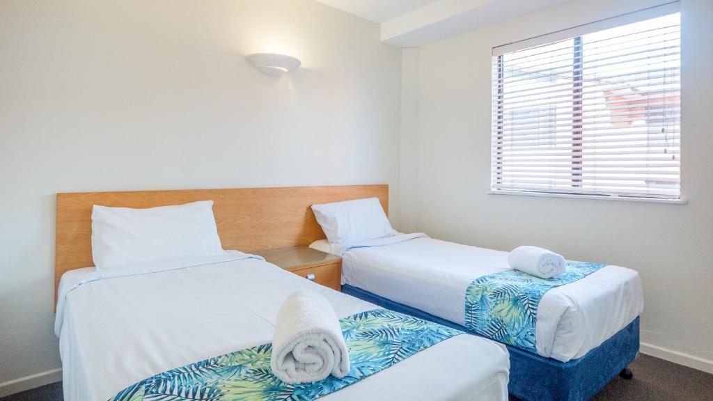 Letto o letti in una camera di Aegean Mooloolaba