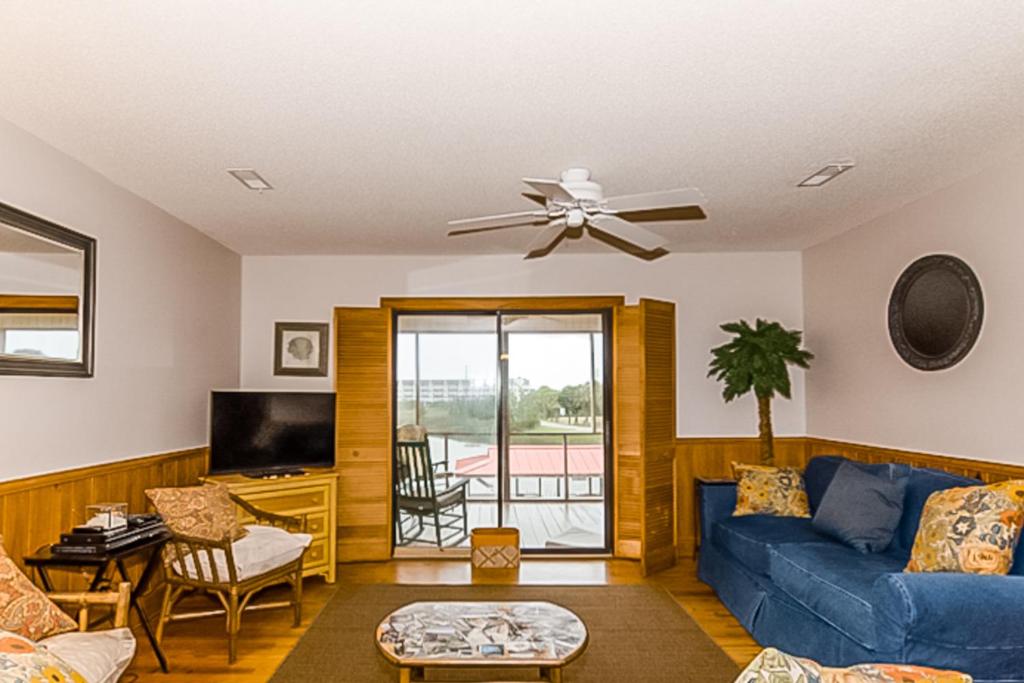 TV a/nebo společenská místnost v ubytování Bewitched