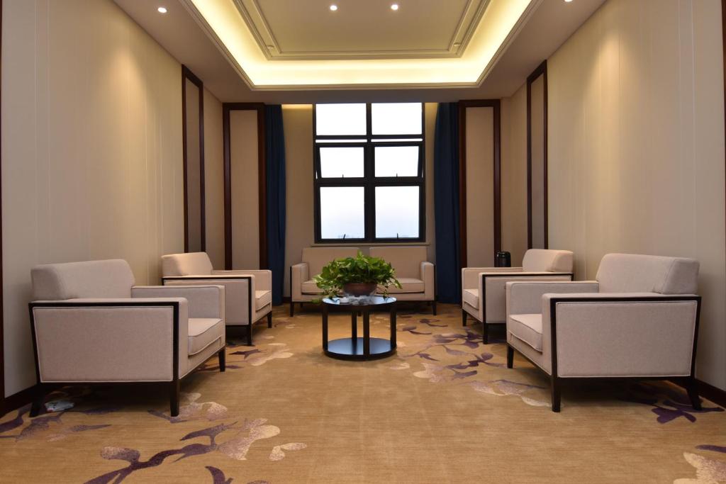 Taizhou Haiyan Jinling International Hotel - Suite Ejecutiva