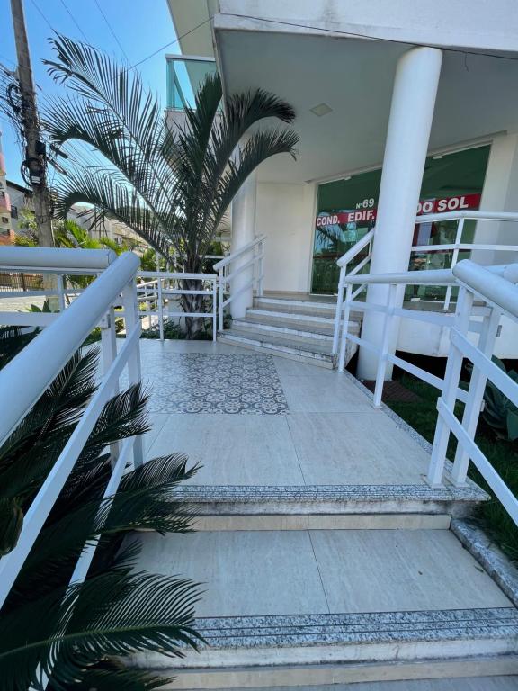  Apt BEIRA MAR COM PISCINA ATÉ 10 PESSOAS