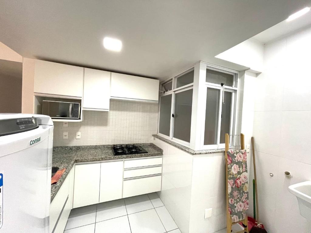  Apt BEIRA MAR COM PISCINA ATÉ 10 PESSOAS