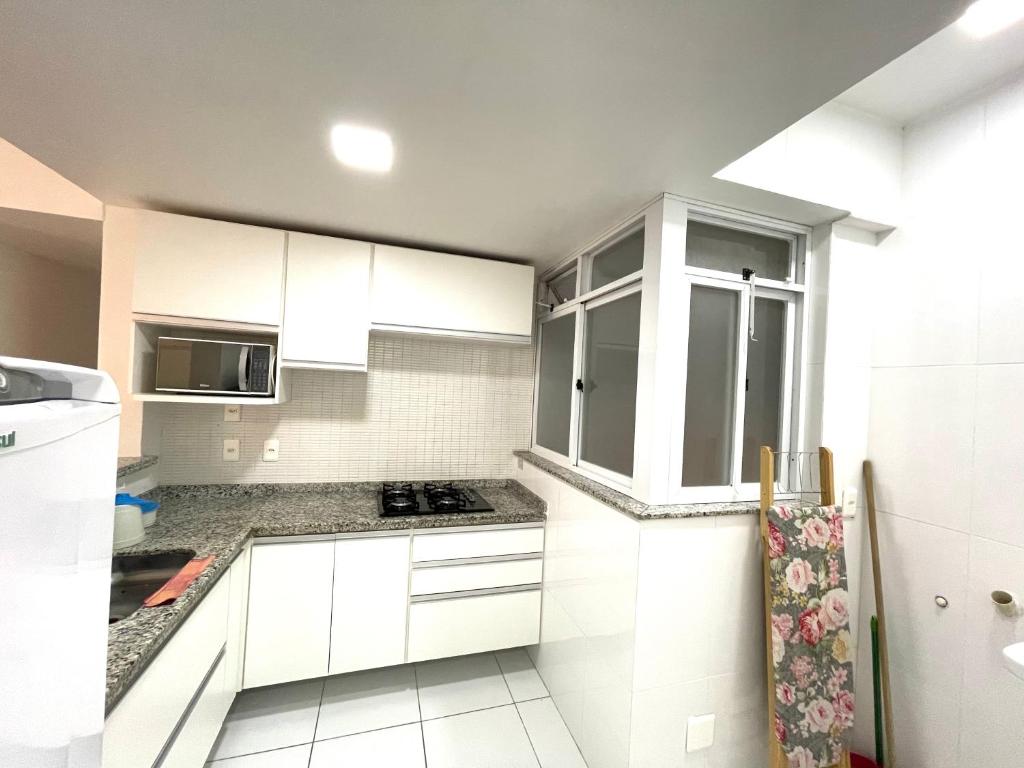  Apt BEIRA MAR COM PISCINA ATÉ 10 PESSOAS