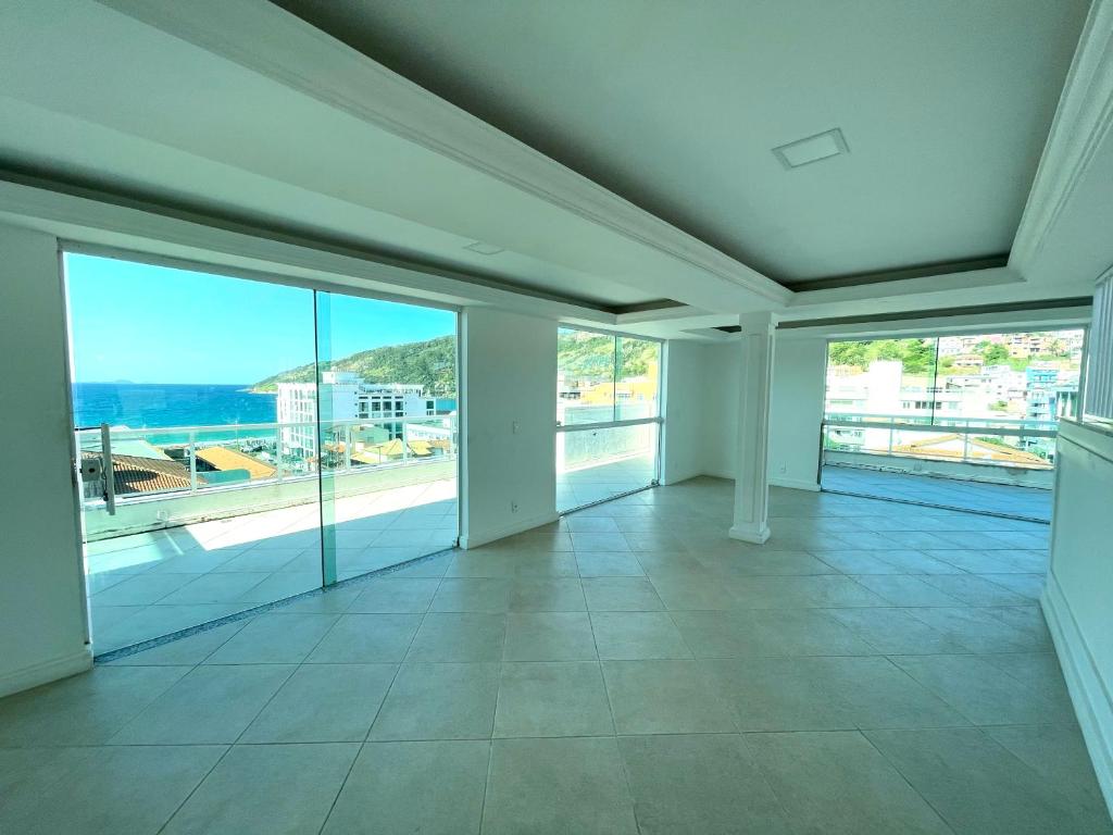  Apt BEIRA MAR COM PISCINA ATÉ 10 PESSOAS