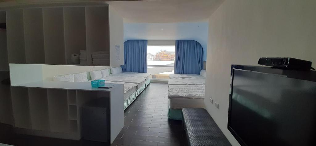 TV a/nebo společenská místnost v ubytování SKY square Homestay