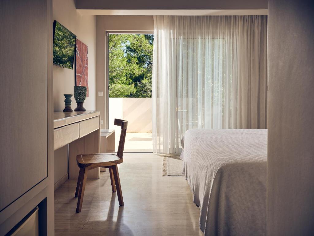 Postel nebo postele na pokoji v ubytování Ionian Hill Hotel