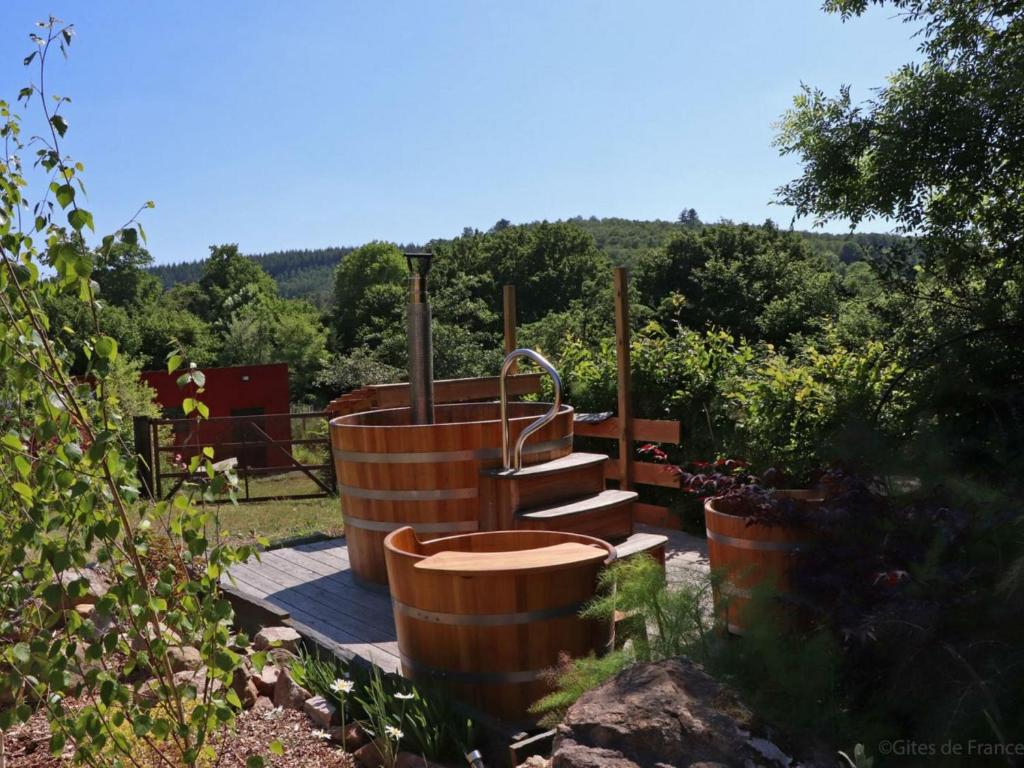a garden with a tub and stairs in a yard at Gîte La Lande-de-Goult, 3 pièces, 5 personnes - FR-1-497-116 in La Lande-de-Goult