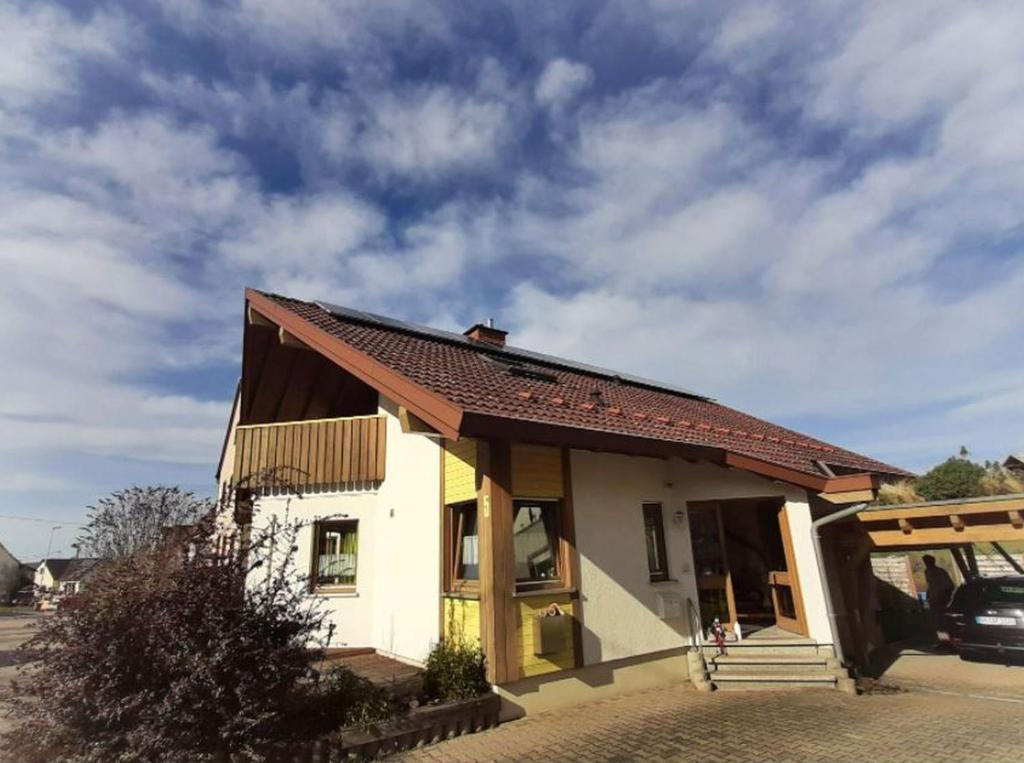 a small white house with a red roof at Ferienwohnung Berglen-Domizil in Kottweil