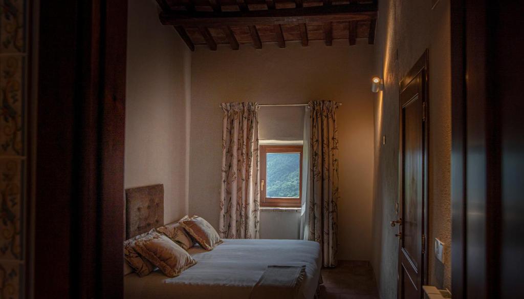 白露里治奧的住宿－Acqua di Civita Beauty & Rooms in Mercatello，相簿中的一張相片