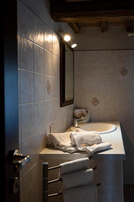 Kúpeľňa v ubytovaní Acqua di Civita Beauty & Rooms in Mercatello